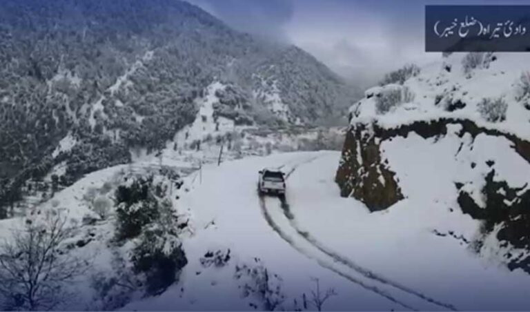 KP's Tirah Valley Welcomes First Snow, Captivates Residents and Tourists